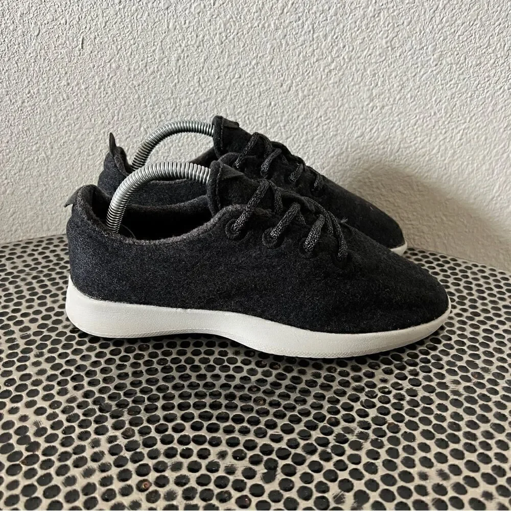 Allbirds women’s size 8 gray wool runners.